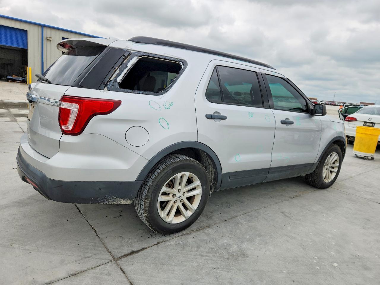 2017 Ford Explorer - Фото 3