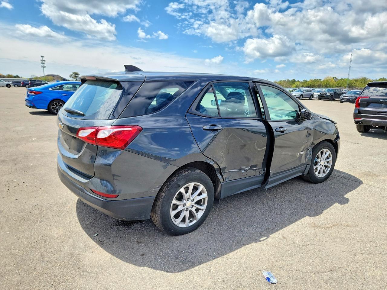2020 Chevrolet Equinox Ls - Image 3
