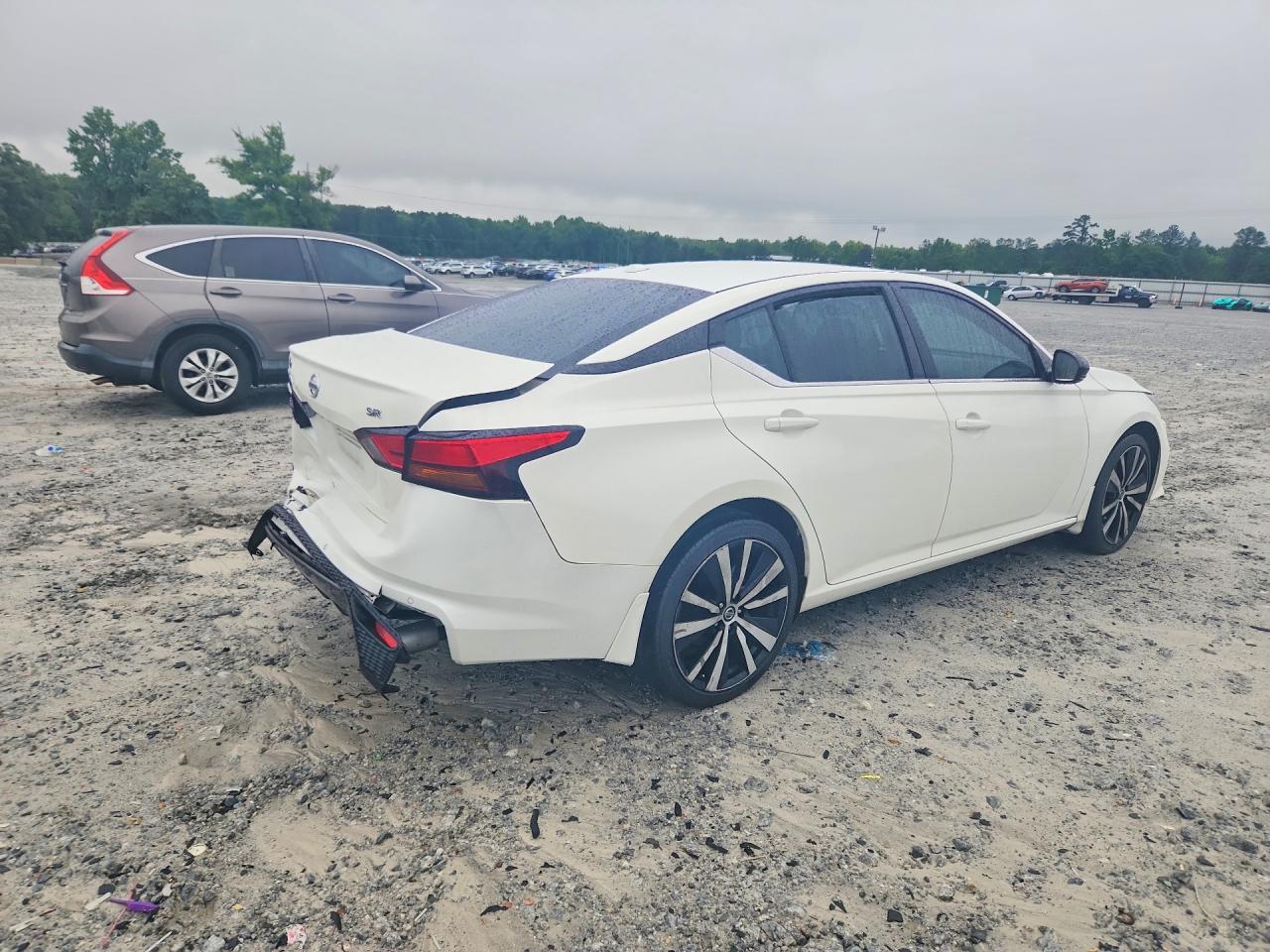 2020 Nissan Altima Sr - Фото 3