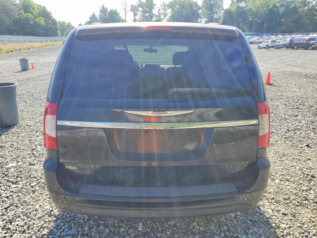2013 Chrysler Town & Country Touring - Фото 6
