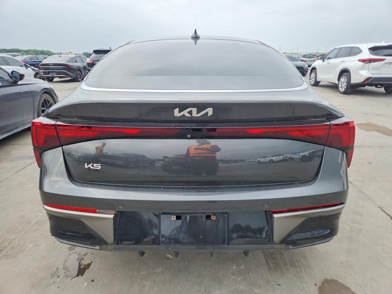 2025 Kia K5 Lxs - Image 6
