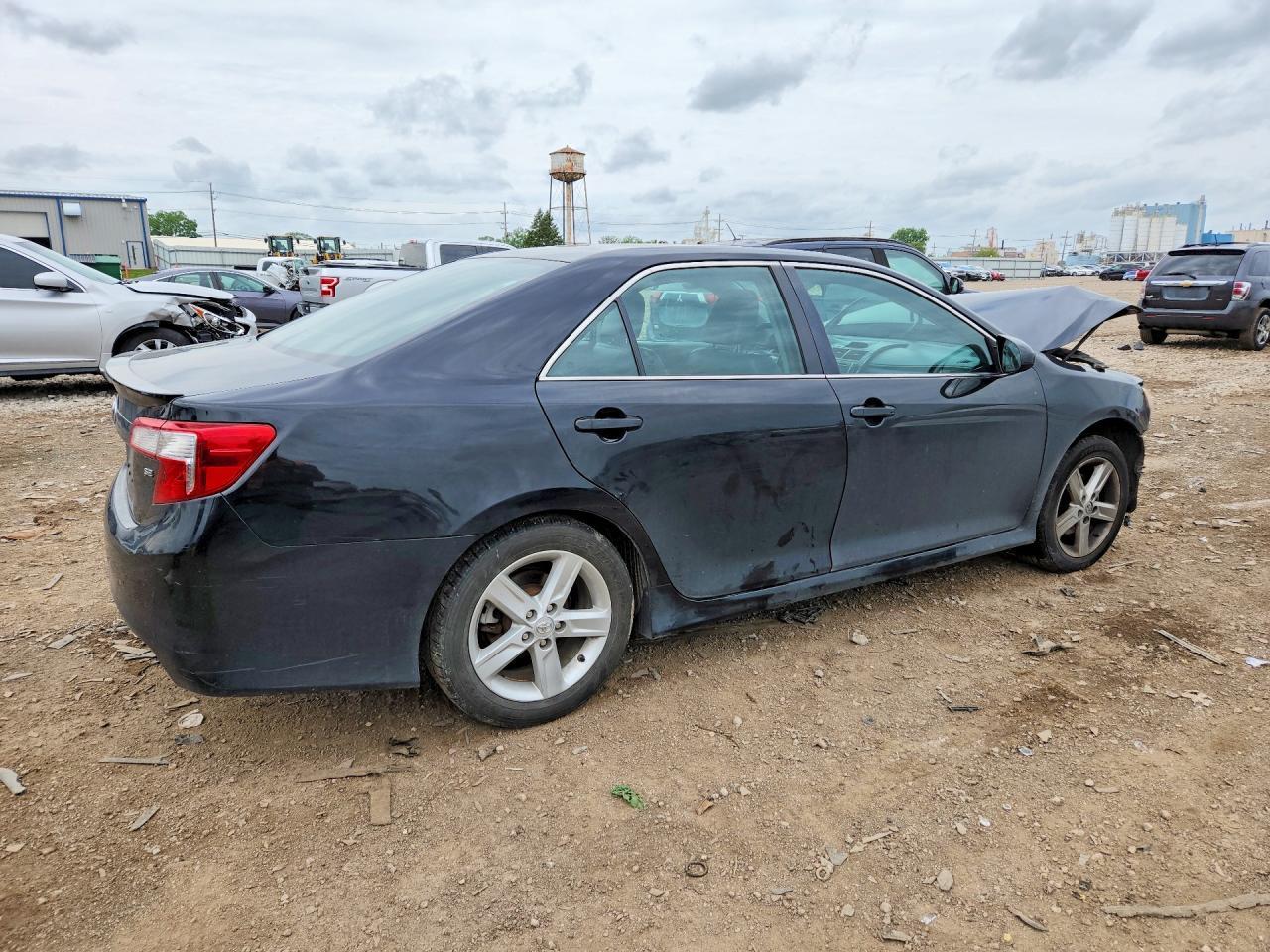 2013 Toyota Camry Se - Image 3