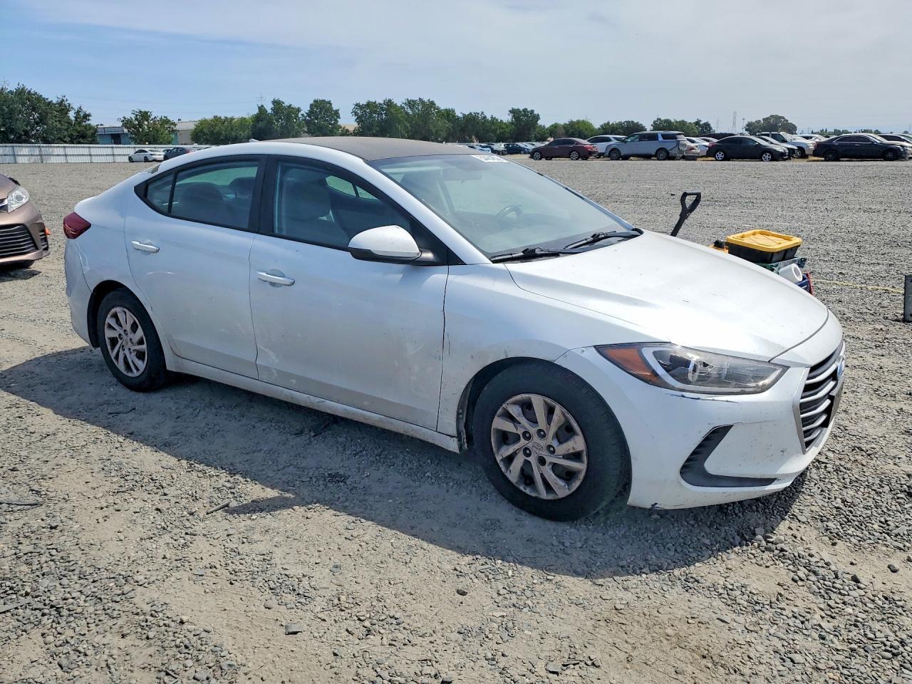 2017 Hyundai Elantra Se - Image 4
