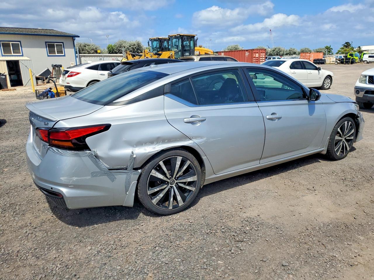 2020 Nissan Altima Sr - Фото 3
