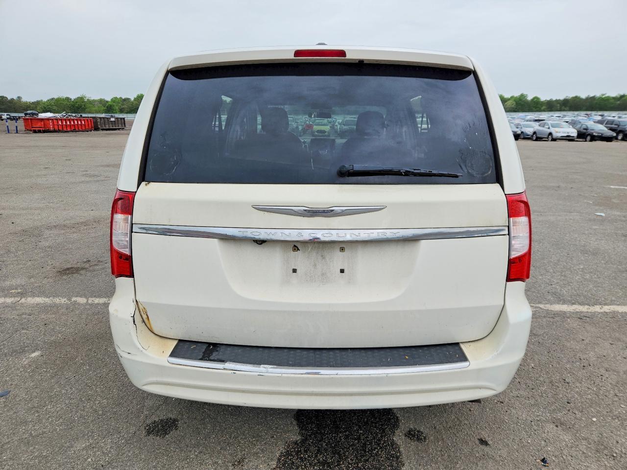 2011 Chrysler Town & Country Touring - Фото 6