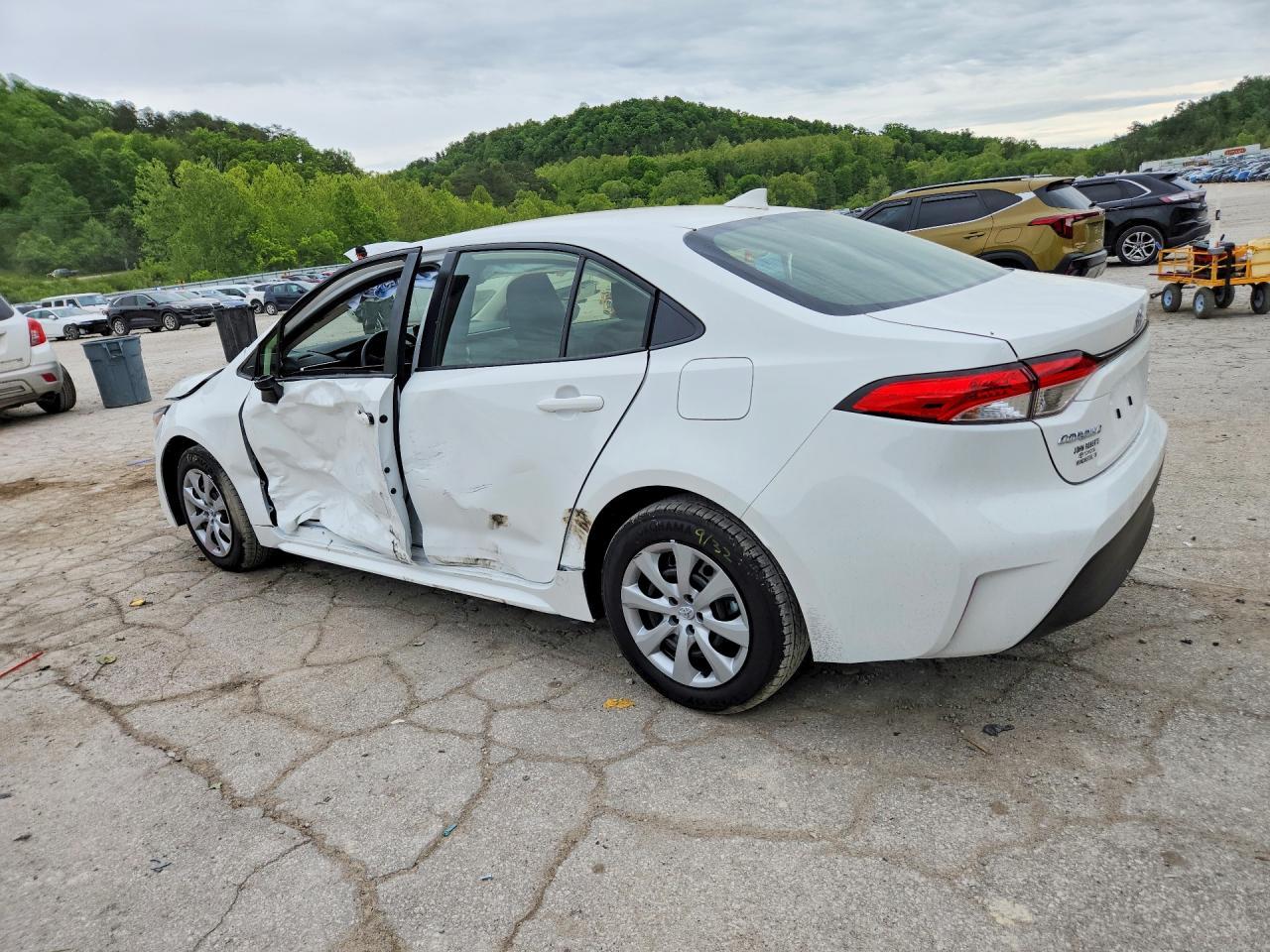 2026 Toyota Corolla Hybrid Le - Image 2
