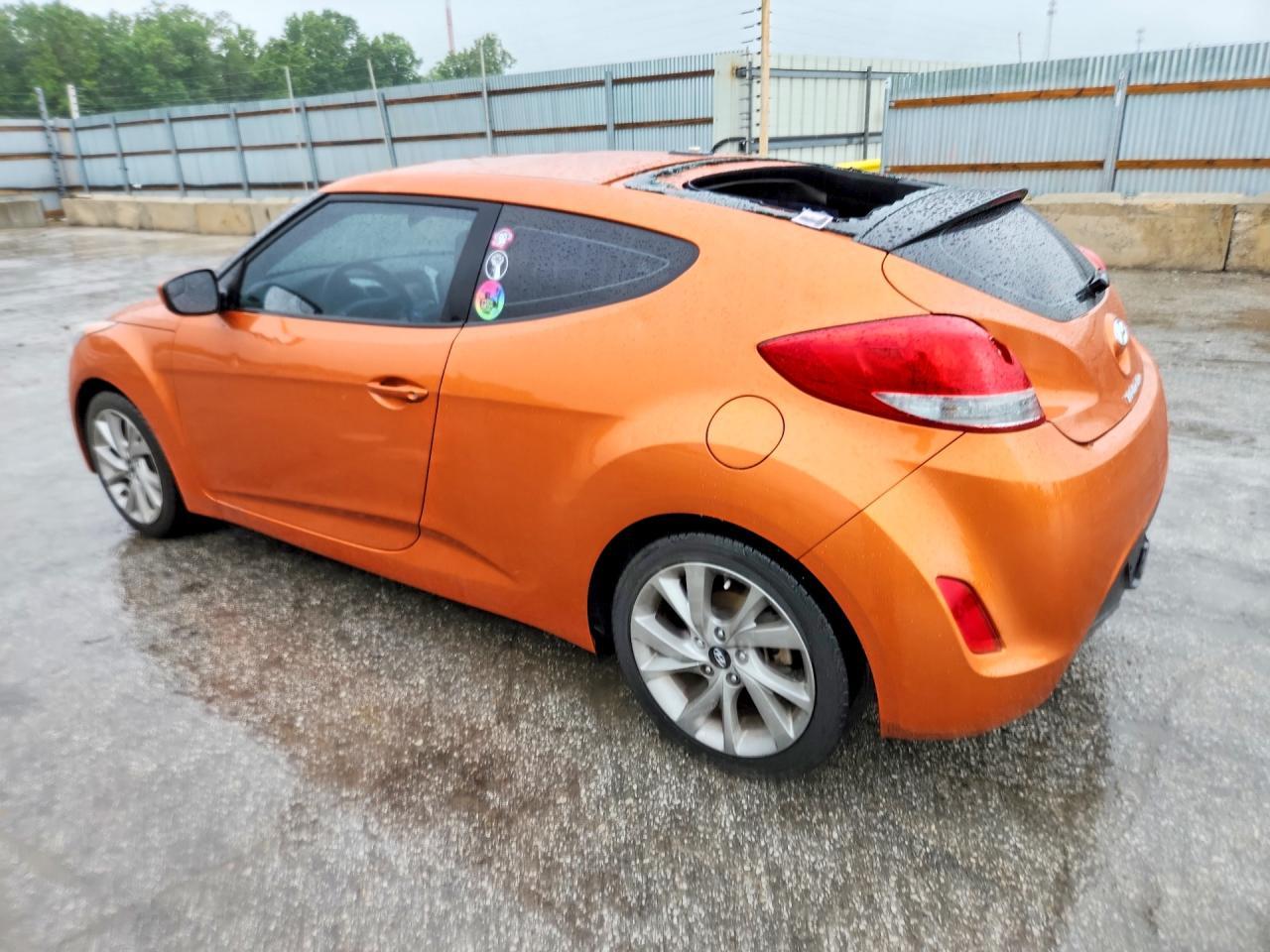 2016 Hyundai Veloster Base - Фото 2