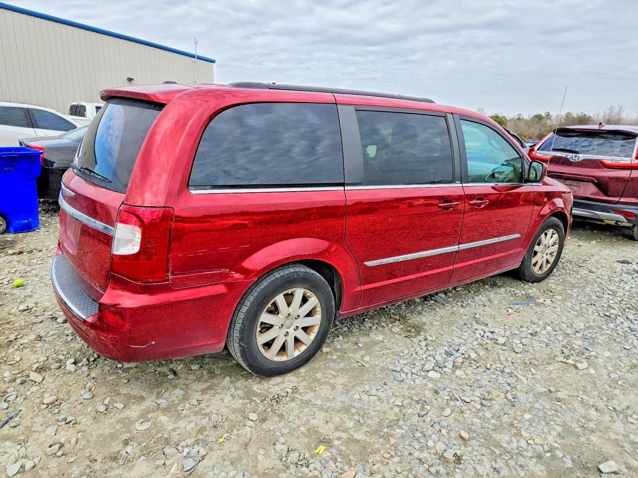 2014 Chrysler Town & Country Touring - Фото 3