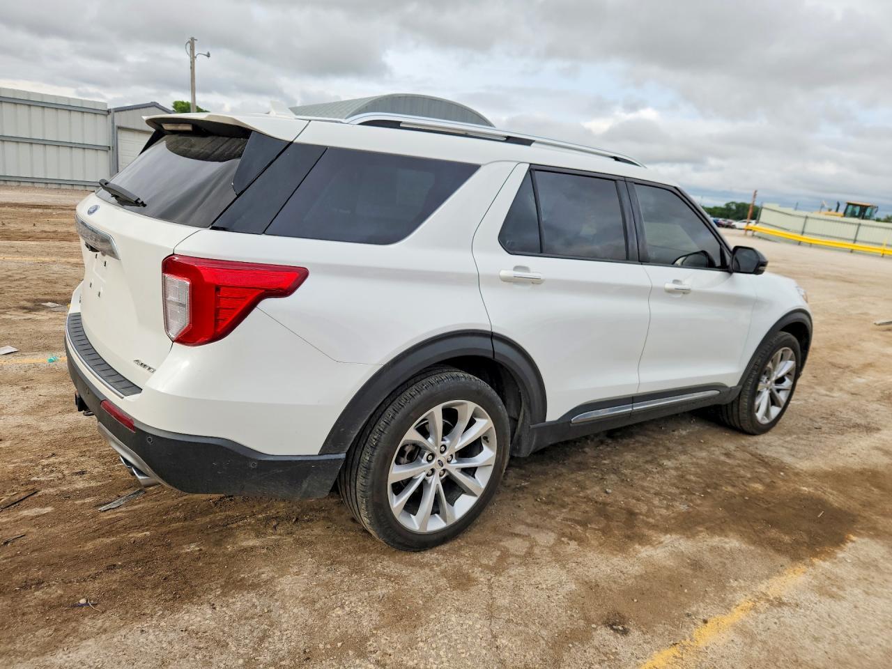 2021 Ford Explorer Platinum - Image 3