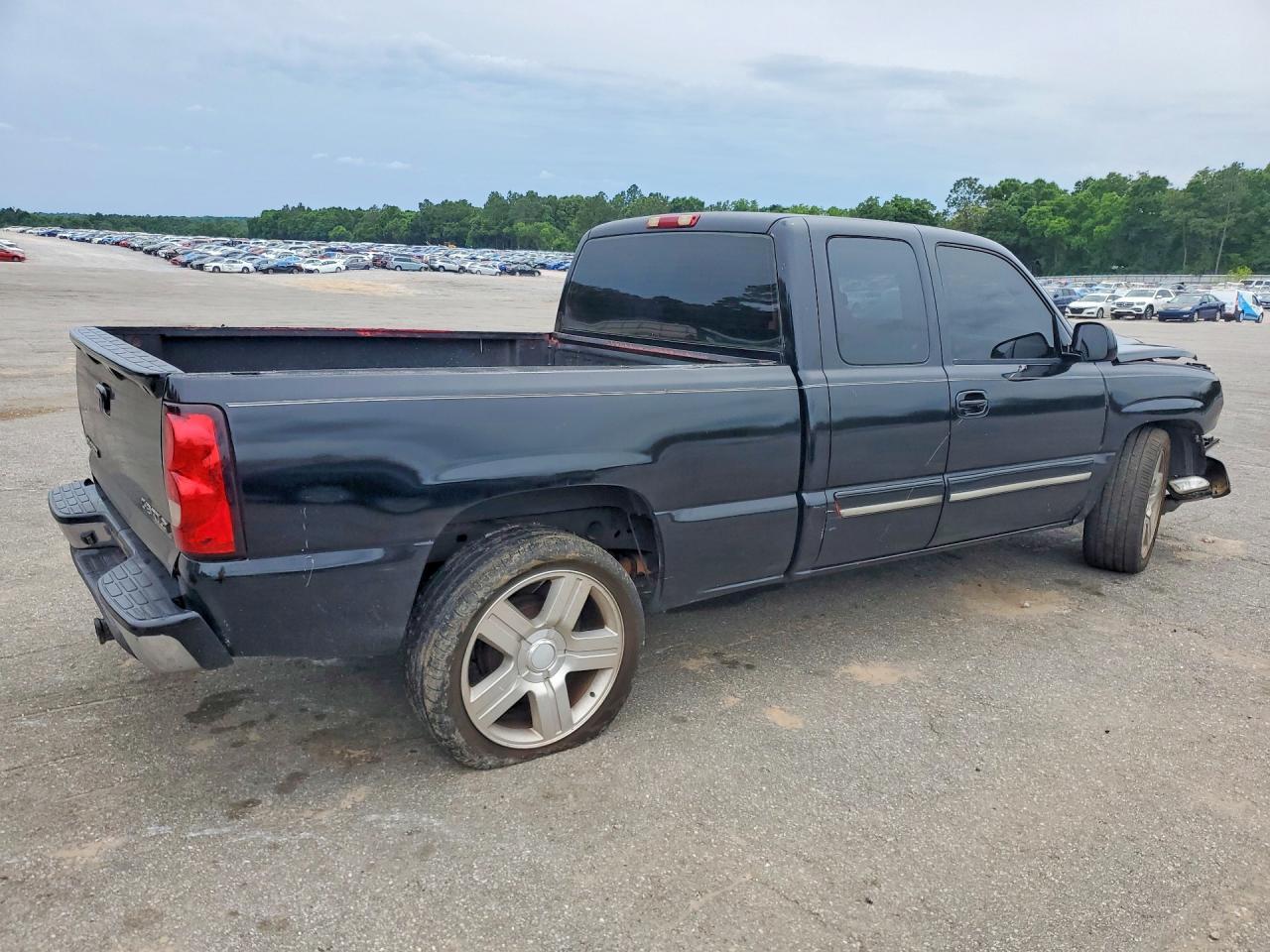 2005 Chevrolet Silverado C1500 - Image 3