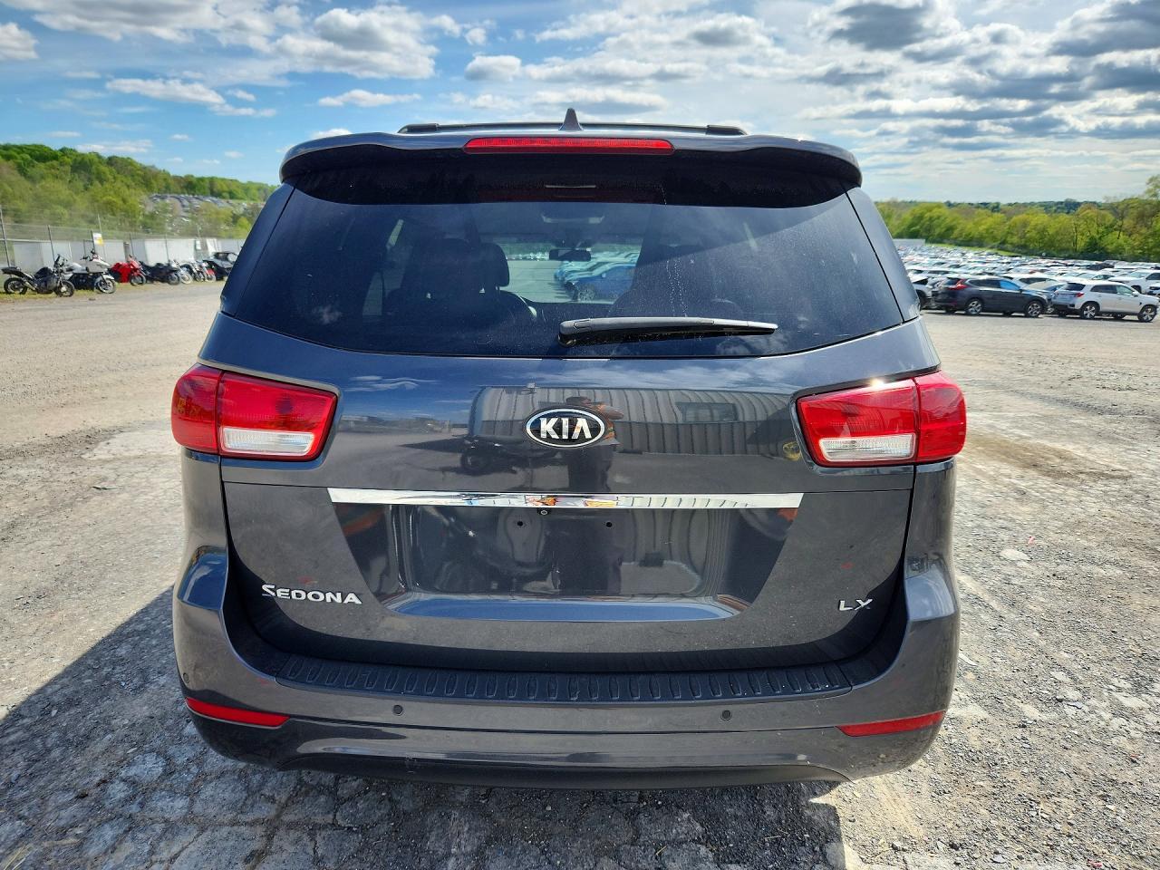 2017 Kia Sedona Lx - Фото 6
