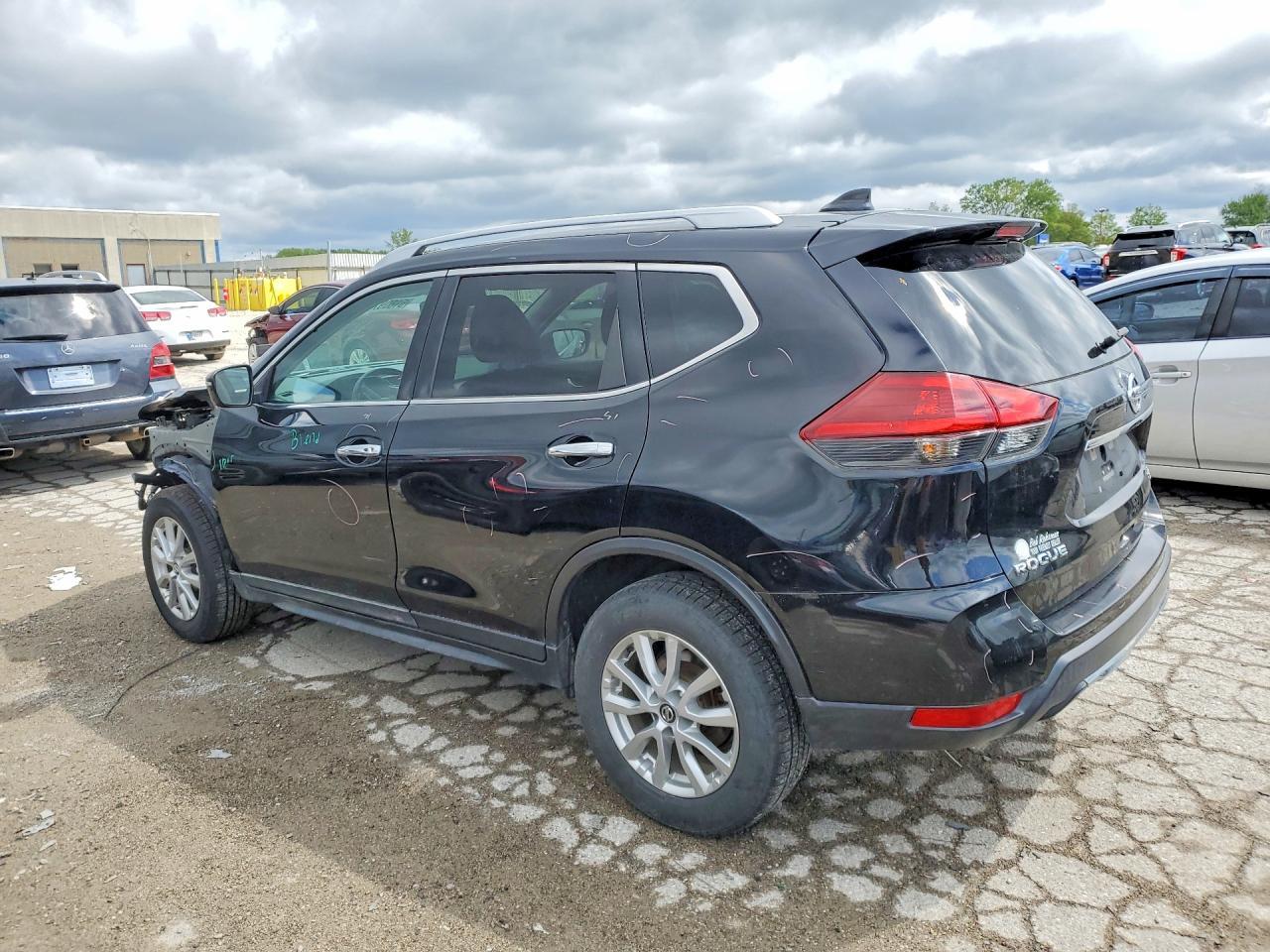 2018 Nissan Rogue Sv - Image 2
