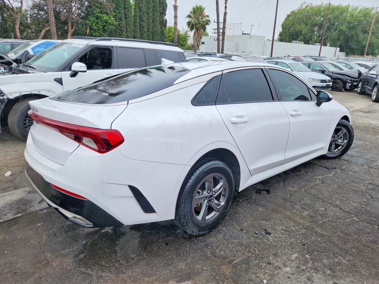 2022 Kia K5 Lxs - Image 3