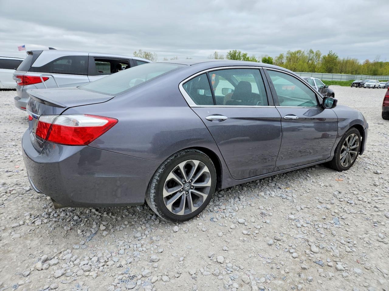 2015 Honda Accord Sport - Image 3