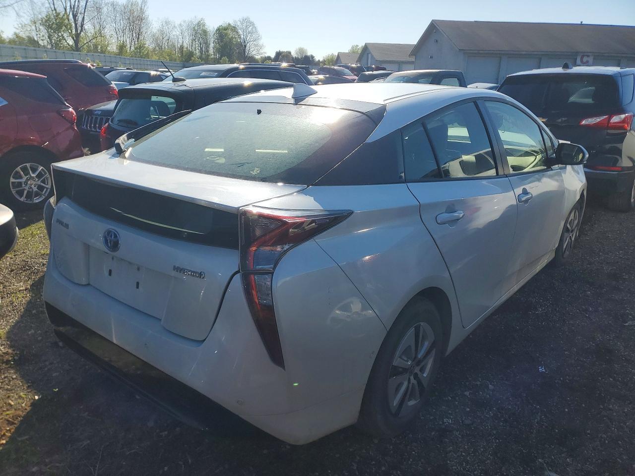 2018 Toyota Prius Three - Фото 3