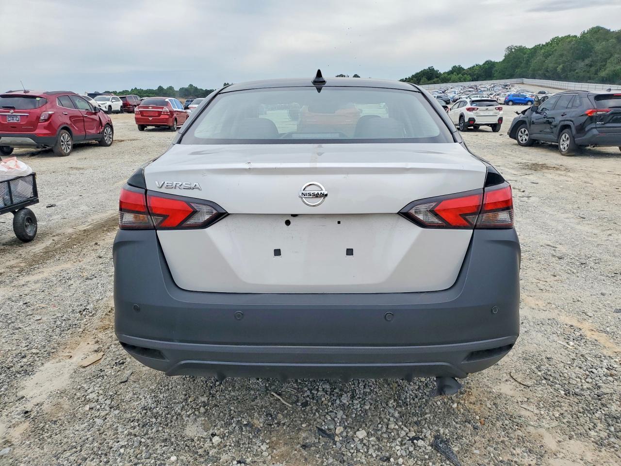 2021 Nissan Versa Sv - Image 6