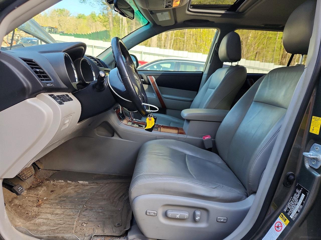 2010 Toyota Highlander Limited - Image 7