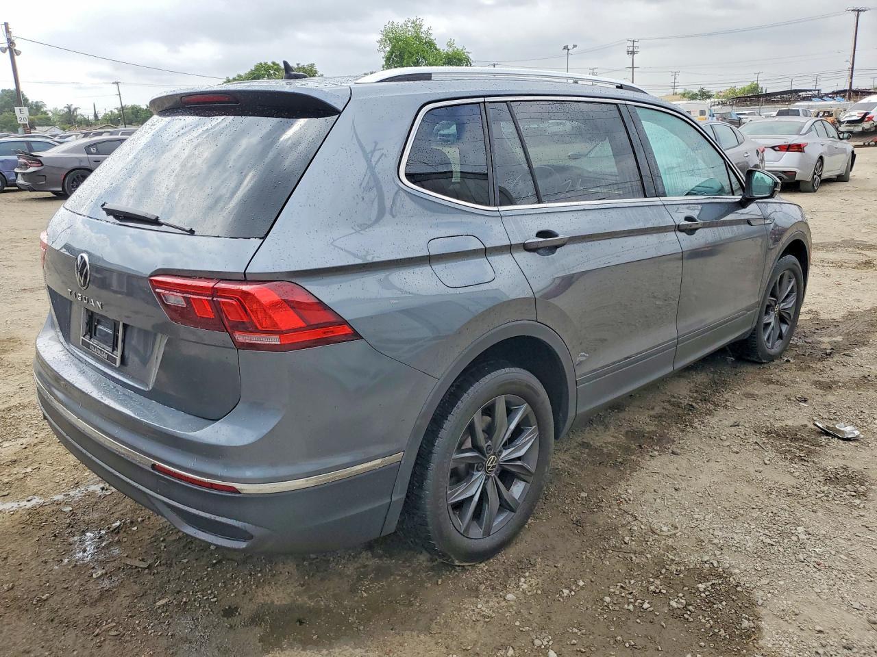2022 Volkswagen Tiguan Se - Фото 3