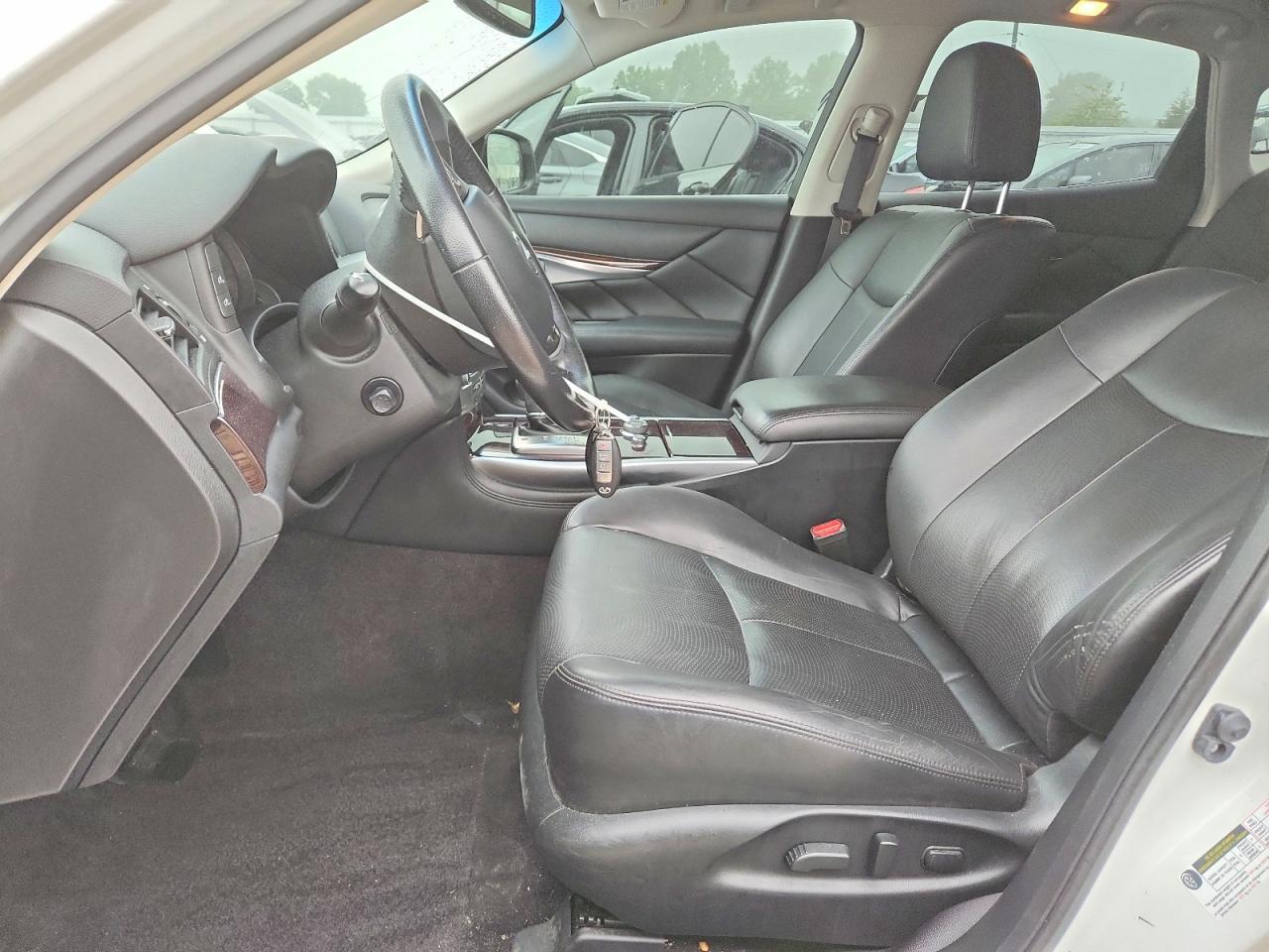 2019 Infiniti Q70 3.7 Luxe - Image 7