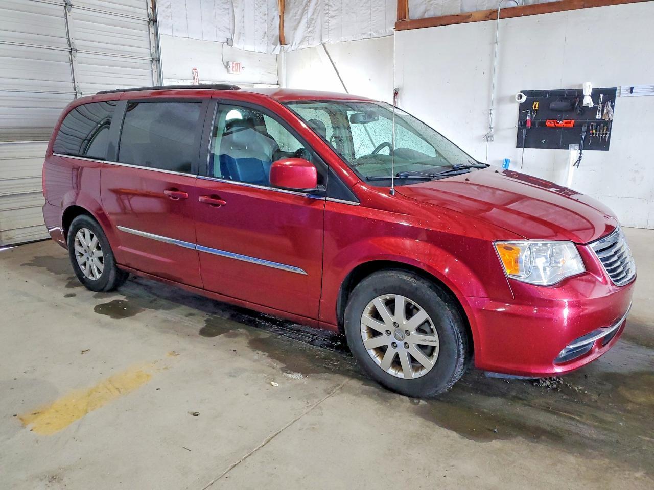 2016 Chrysler Town & Country Touring - Image 4