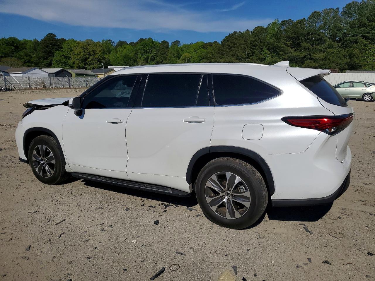 2022 Toyota Highlander Xle - Image 2