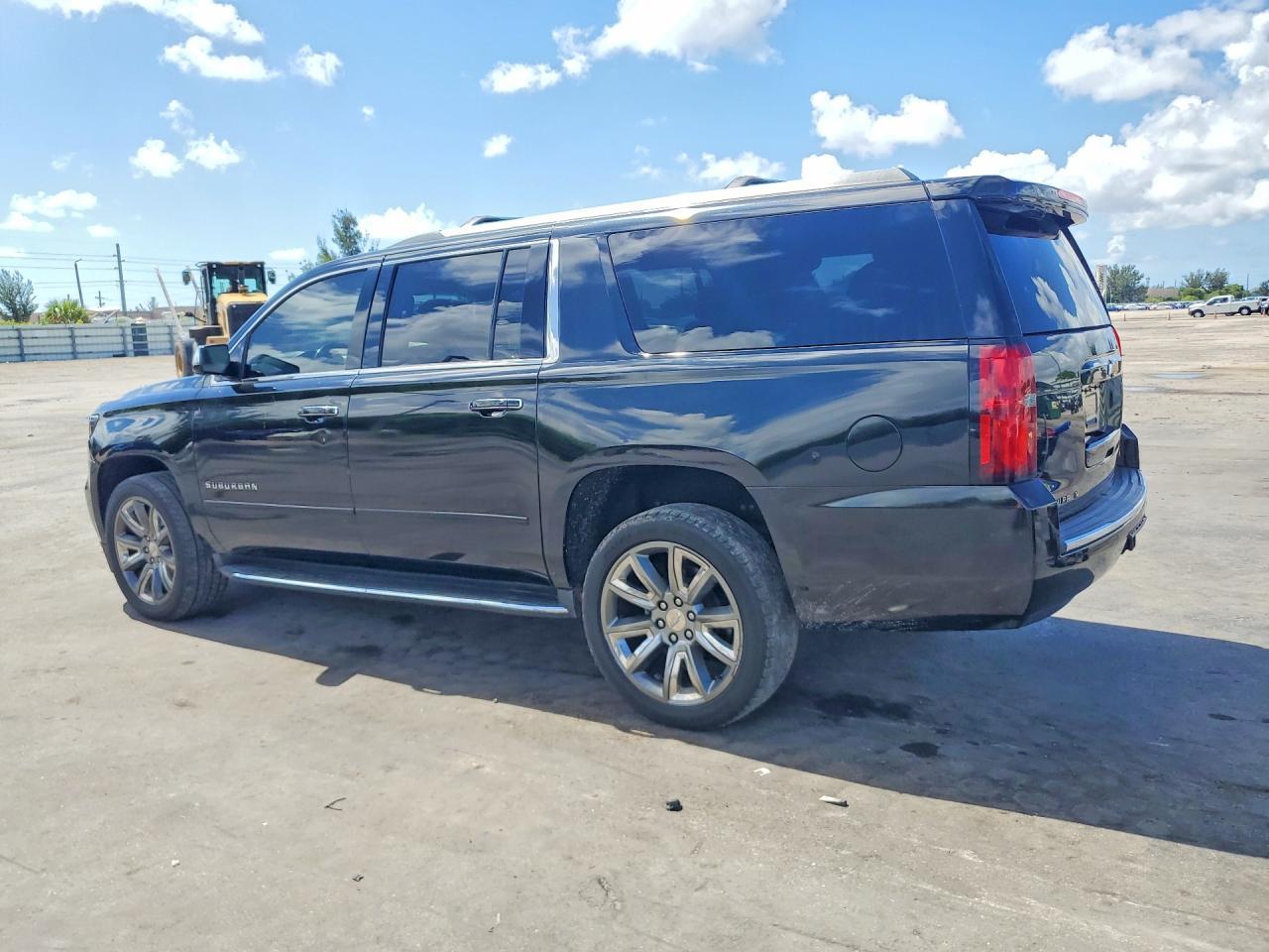 2018 Chevrolet Suburban C1500 Premier - Фото 2