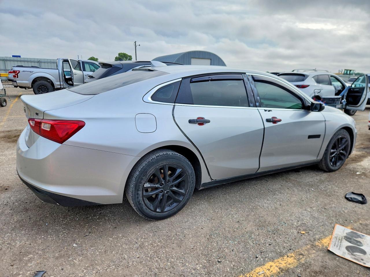 2018 Chevrolet Malibu Lt - Image 3