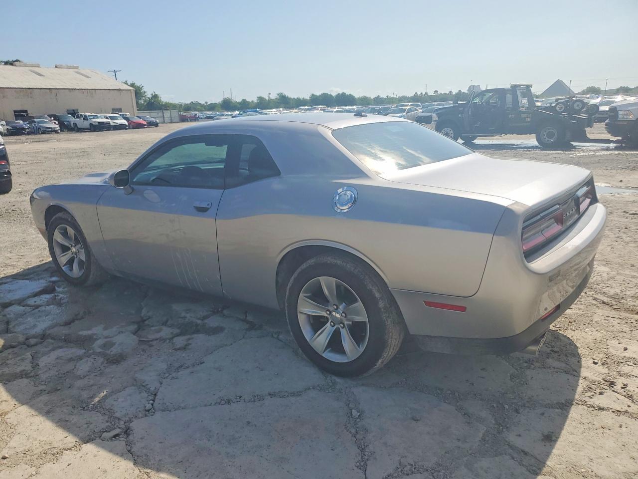 2017 Dodge Challenger Sxt - Фото 2
