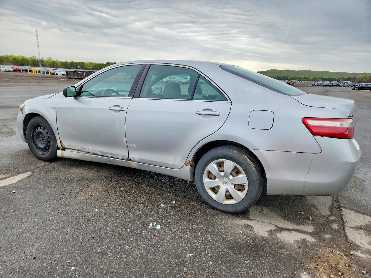 2009 Toyota Camry Le - Image 2