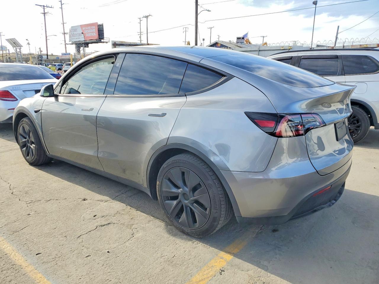 2025 Tesla Model Y - Image 2