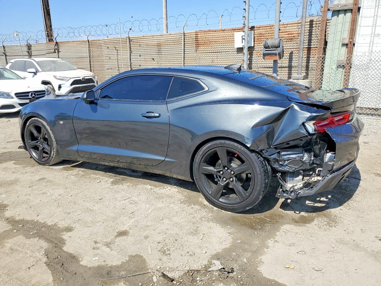 2018 Chevrolet Camaro - Фото 2