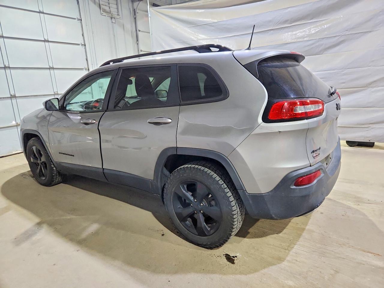 2016 Jeep Cherokee Latitude - Фото 2