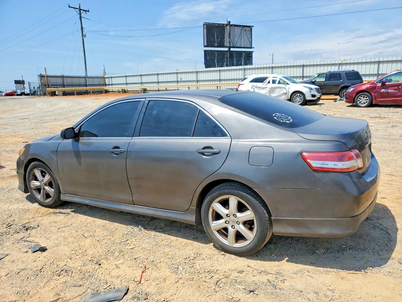 2011 Toyota Camry Se - Фото 2