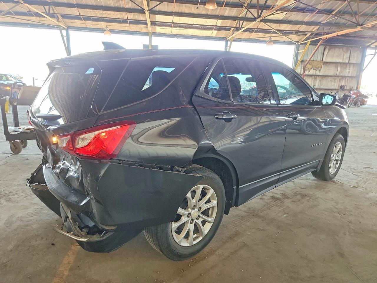 2018 Chevrolet Equinox Ls - Image 3