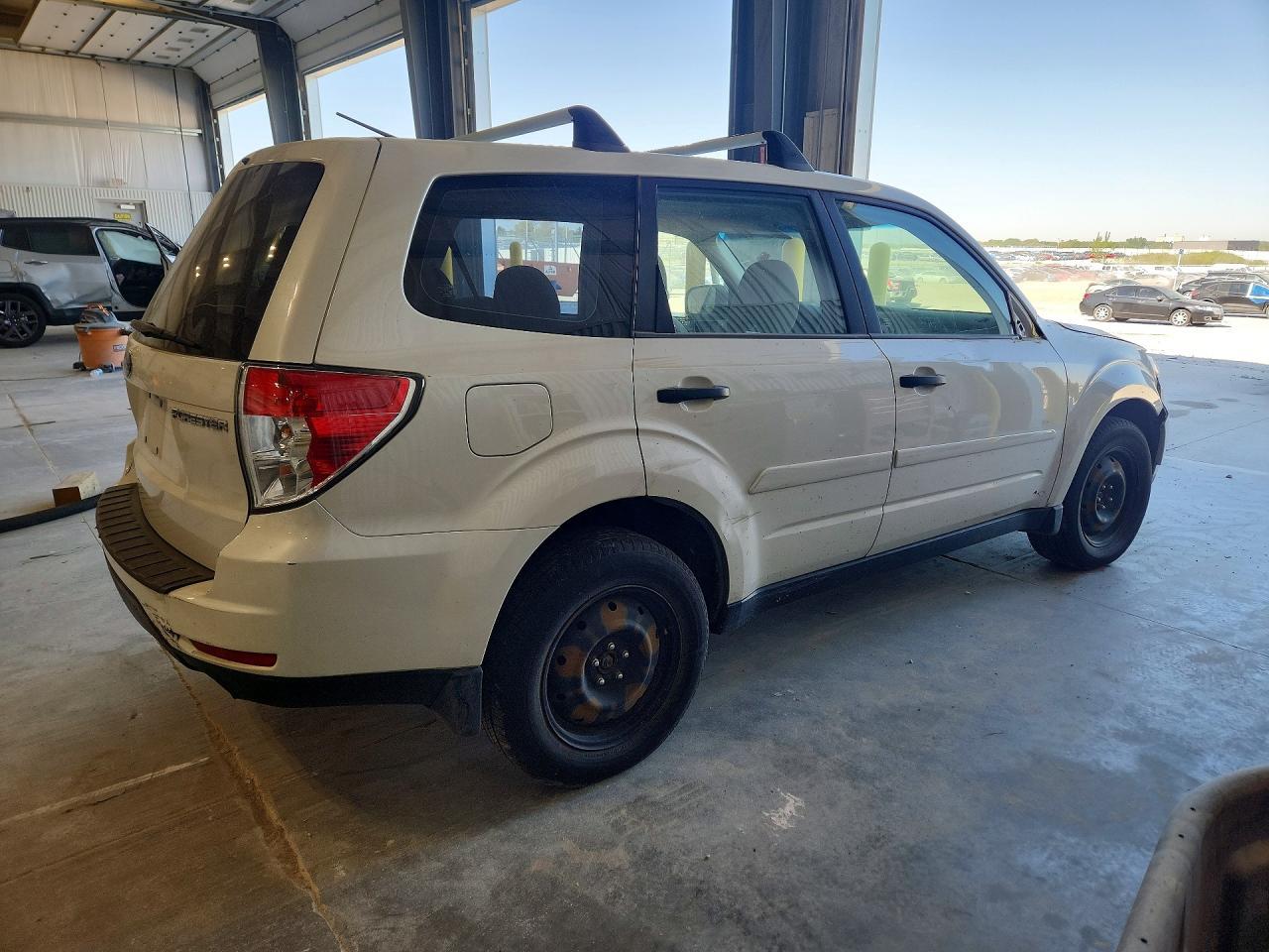 2010 Subaru Forester 2.5X - Фото 3