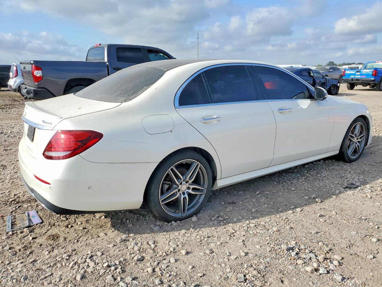 2017 Mercedes-Benz E 300 4Matic - Фото 3