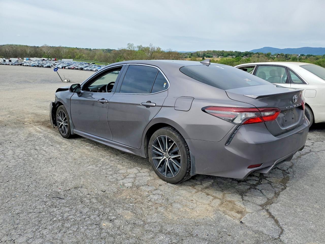 2024 Toyota Camry Se - Image 2