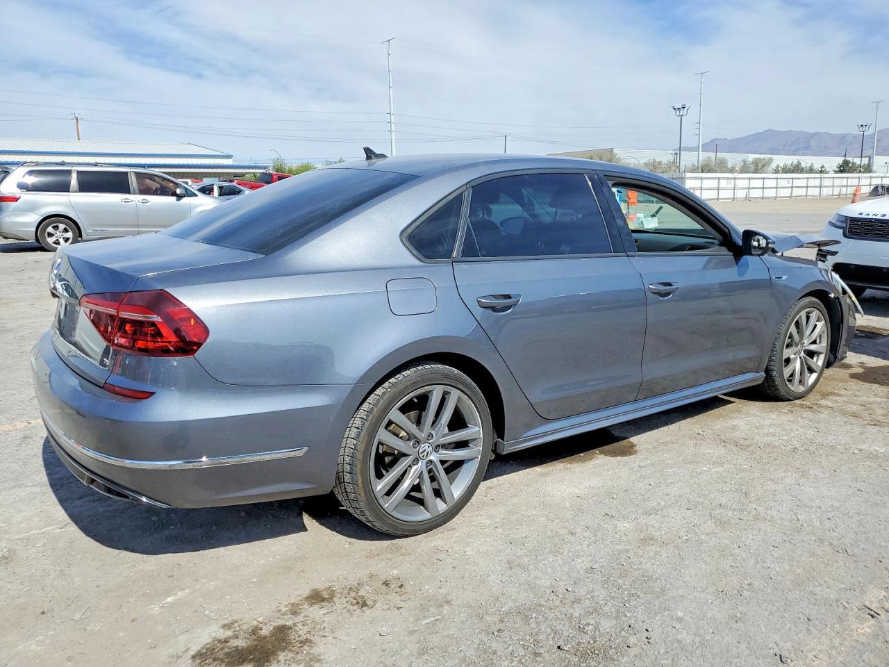 2018 Volkswagen Passat S - Фото 3