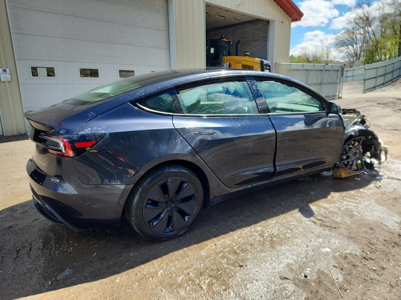 2025 Tesla Model 3 - Image 3