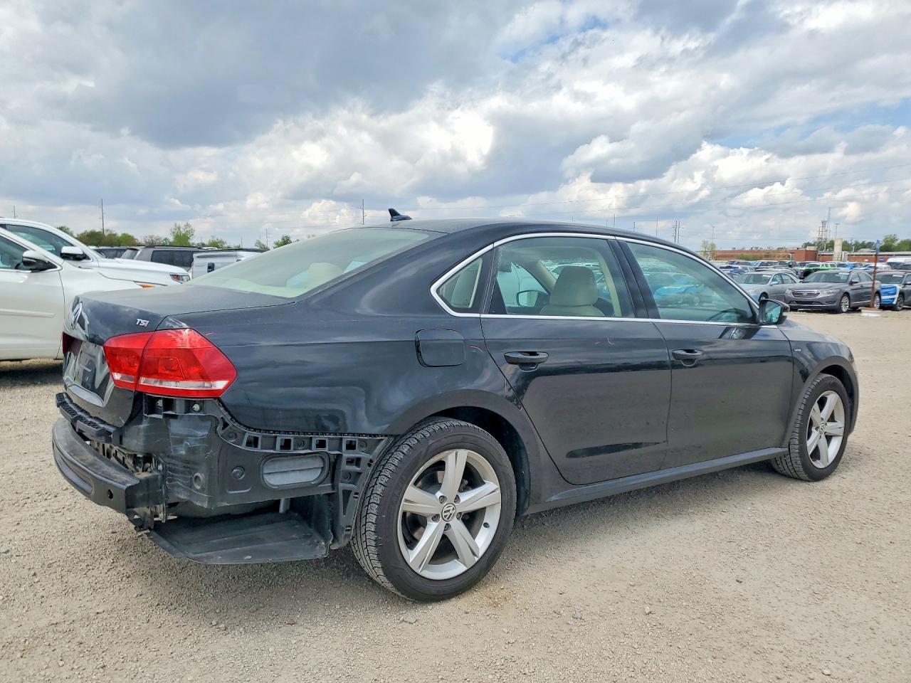 2015 Volkswagen Passat S - Фото 3