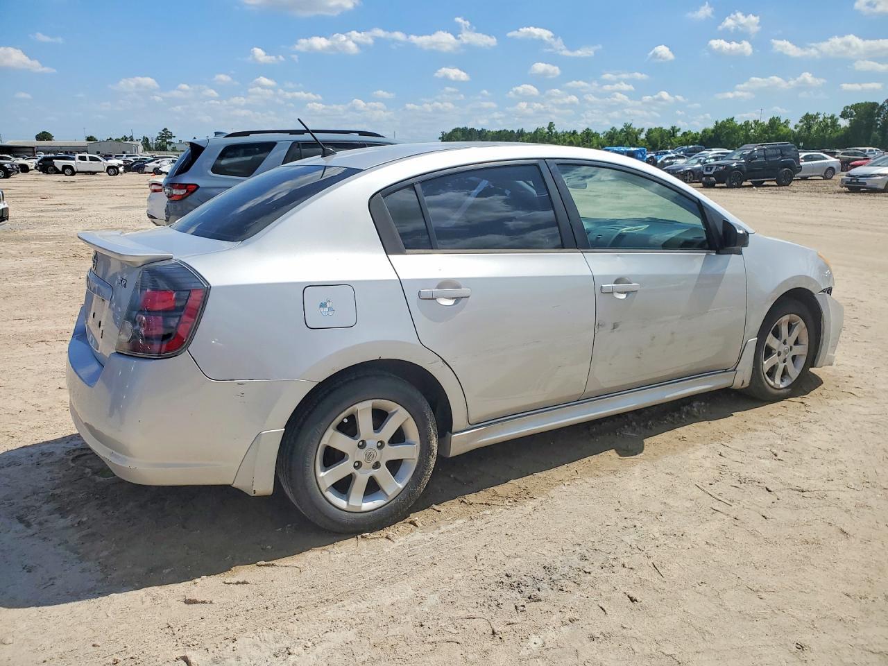 2011 Nissan Sentra 2.0 - Image 3