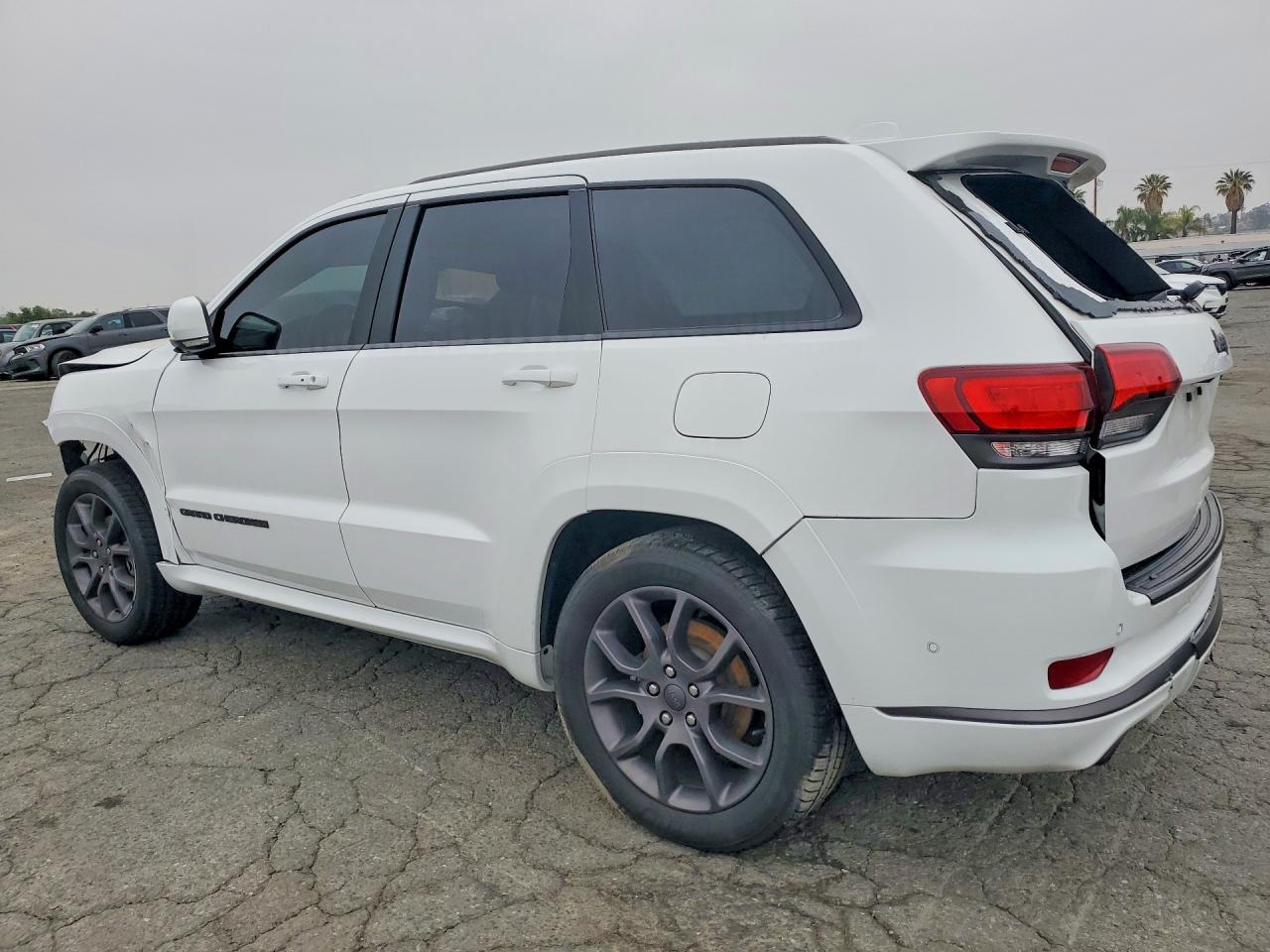 2020 Jeep Grand Cherokee Overland - Фото 2