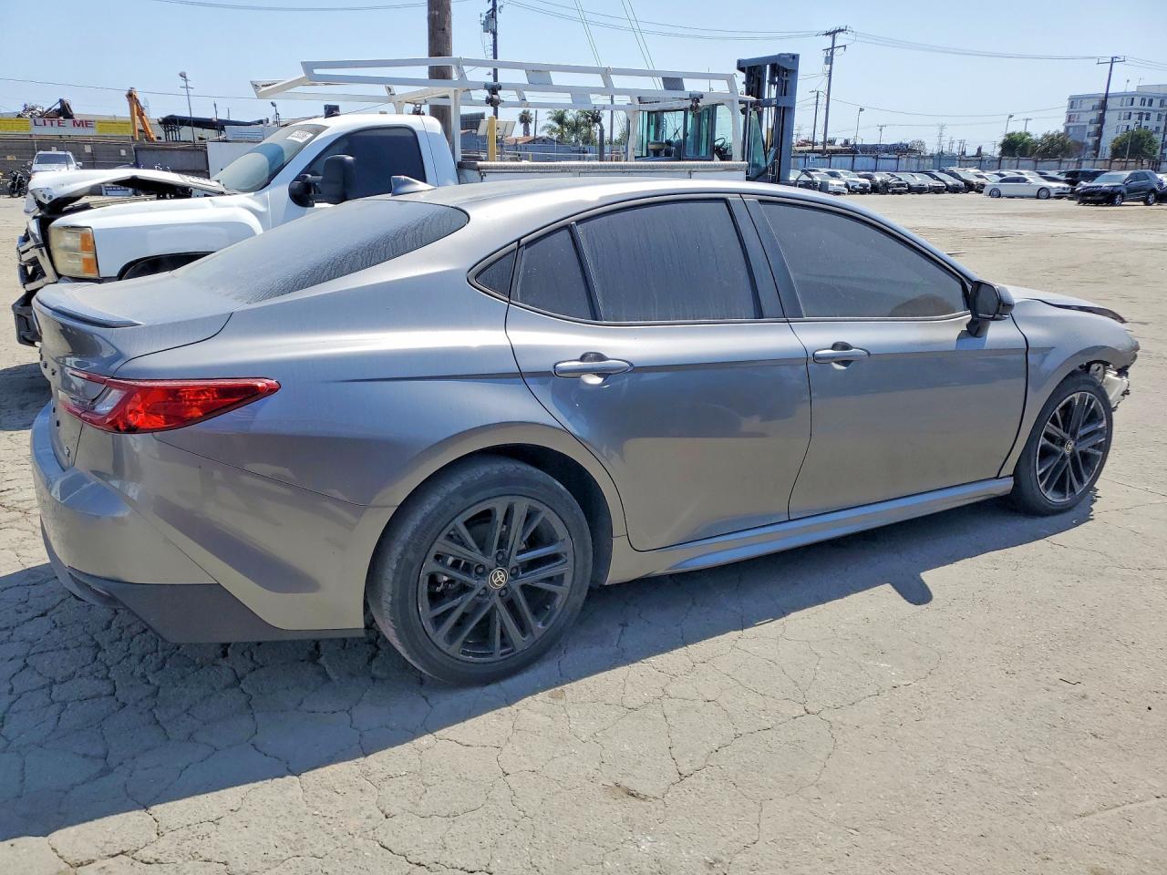 2025 Toyota Camry Se - Фото 3