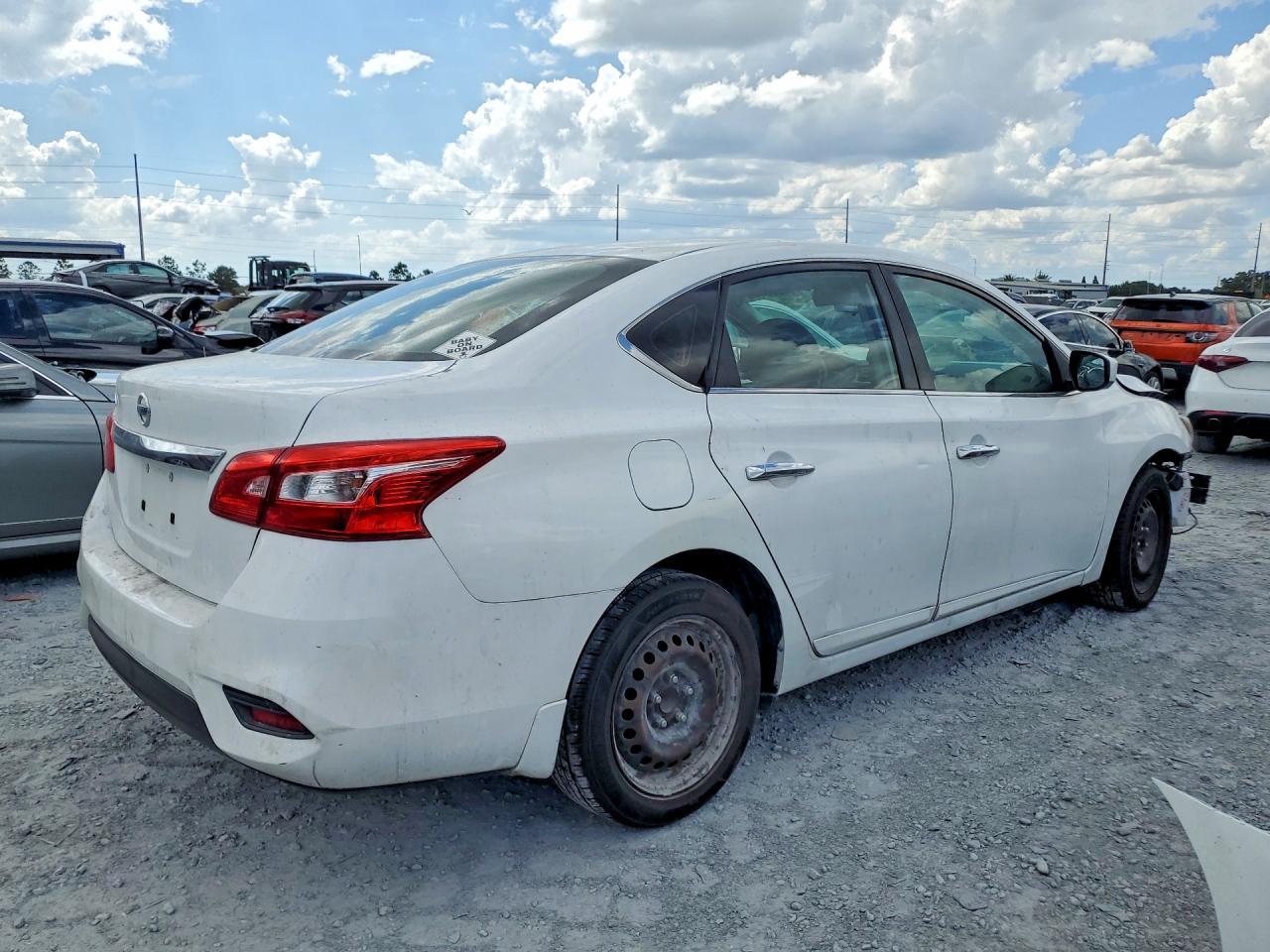2018 Nissan Sentra S - Фото 3
