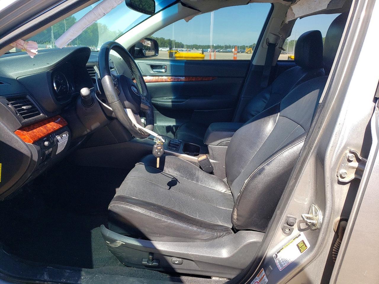 2011 Subaru Outback 2.5I Limited - Image 7