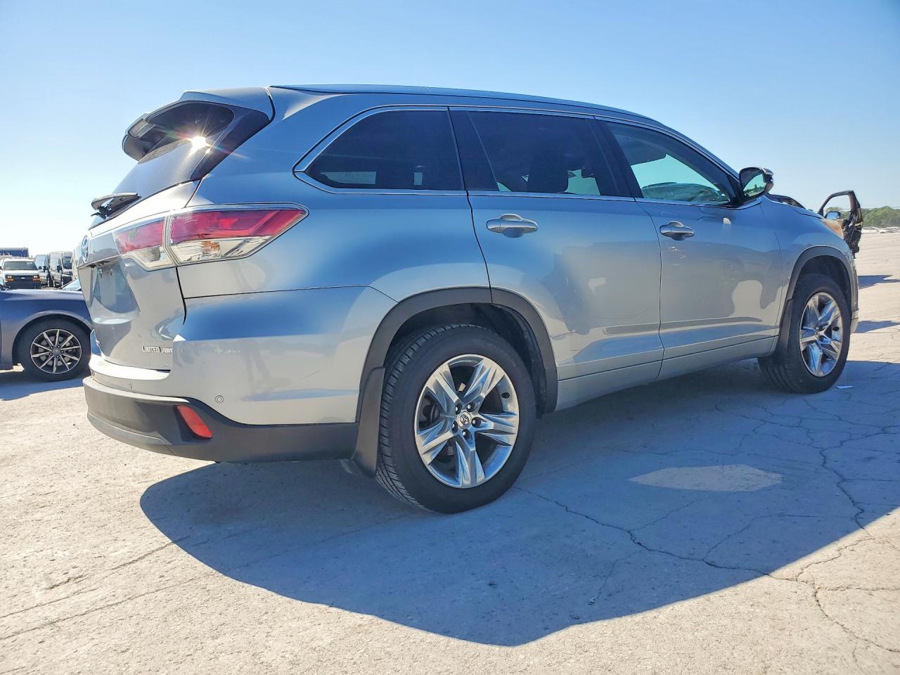 2015 Toyota Highlander Limited - Image 3