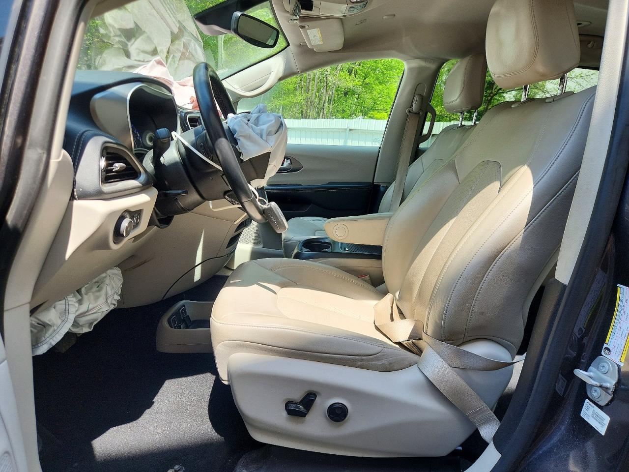 2021 Chrysler Pacifica Touring L - Image 7