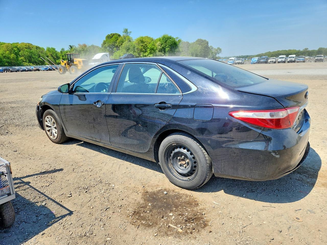 2015 Toyota Camry Le - Image 2