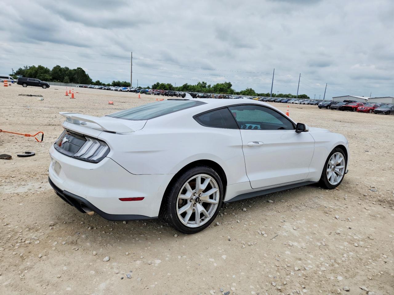 2022 Ford Mustang - Фото 3