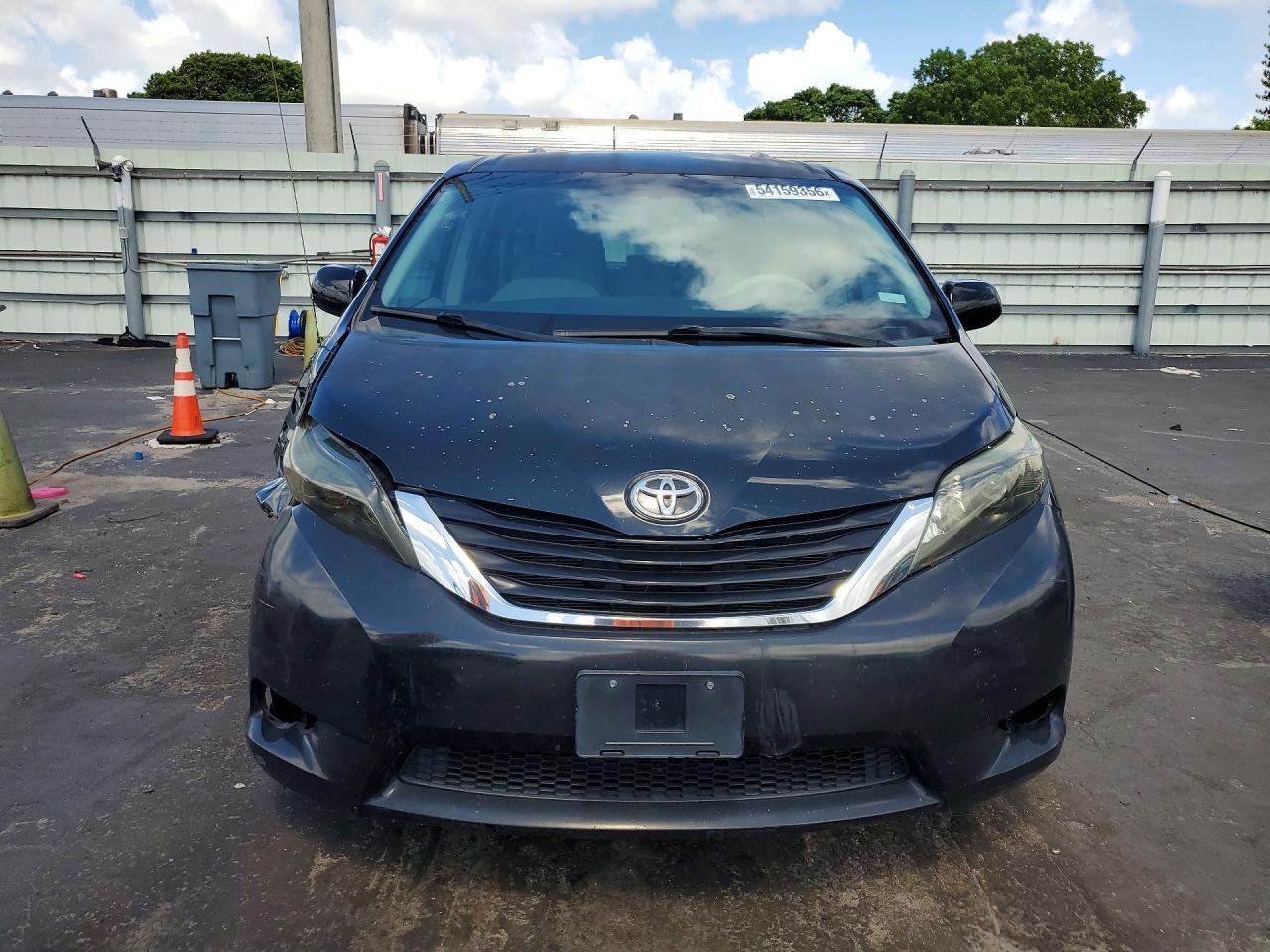 2011 Toyota Sienna Le - Фото 5